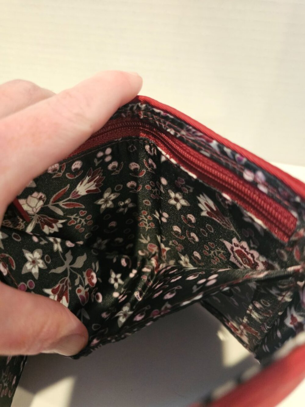 NWT Vera Bradley RFID Riley Compact Wallet Berry Red Flowers - Picture 10 of 11